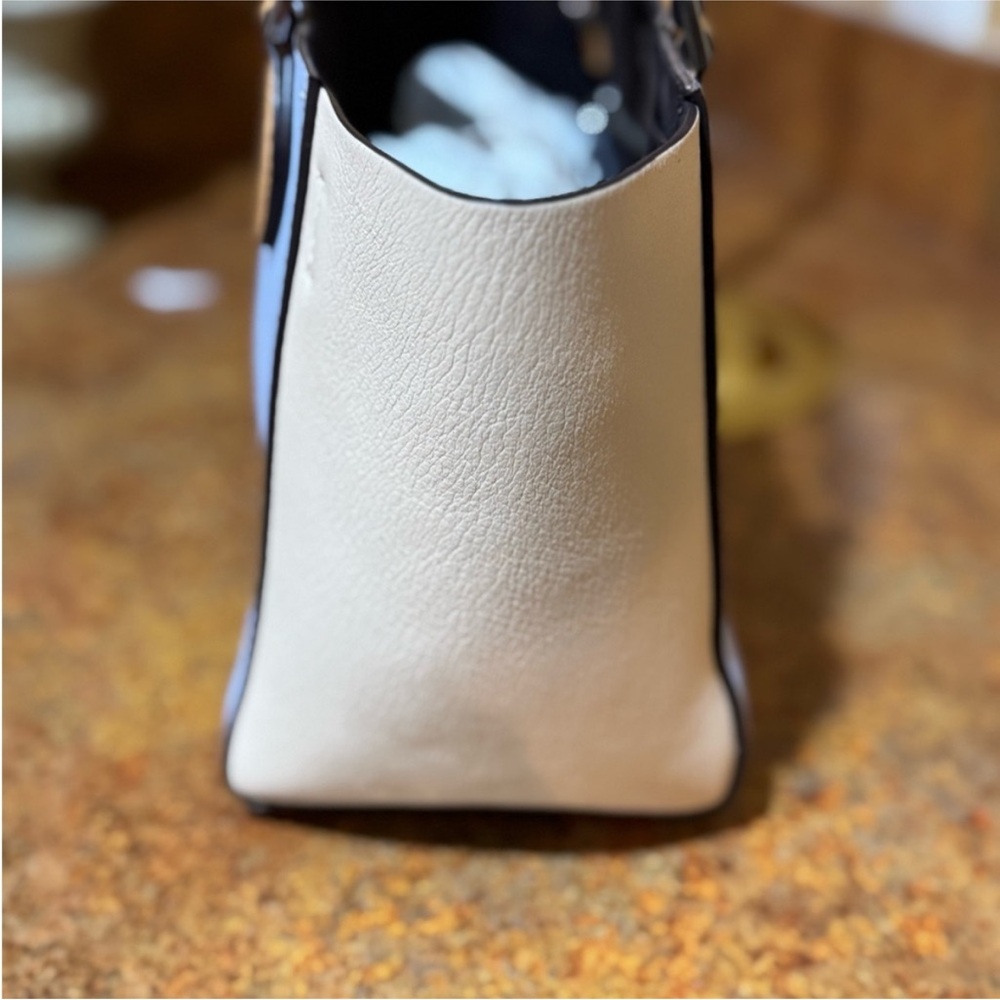Michael Kors Collection Mini Tote
Crossbody Bag - Picture 2 of 12